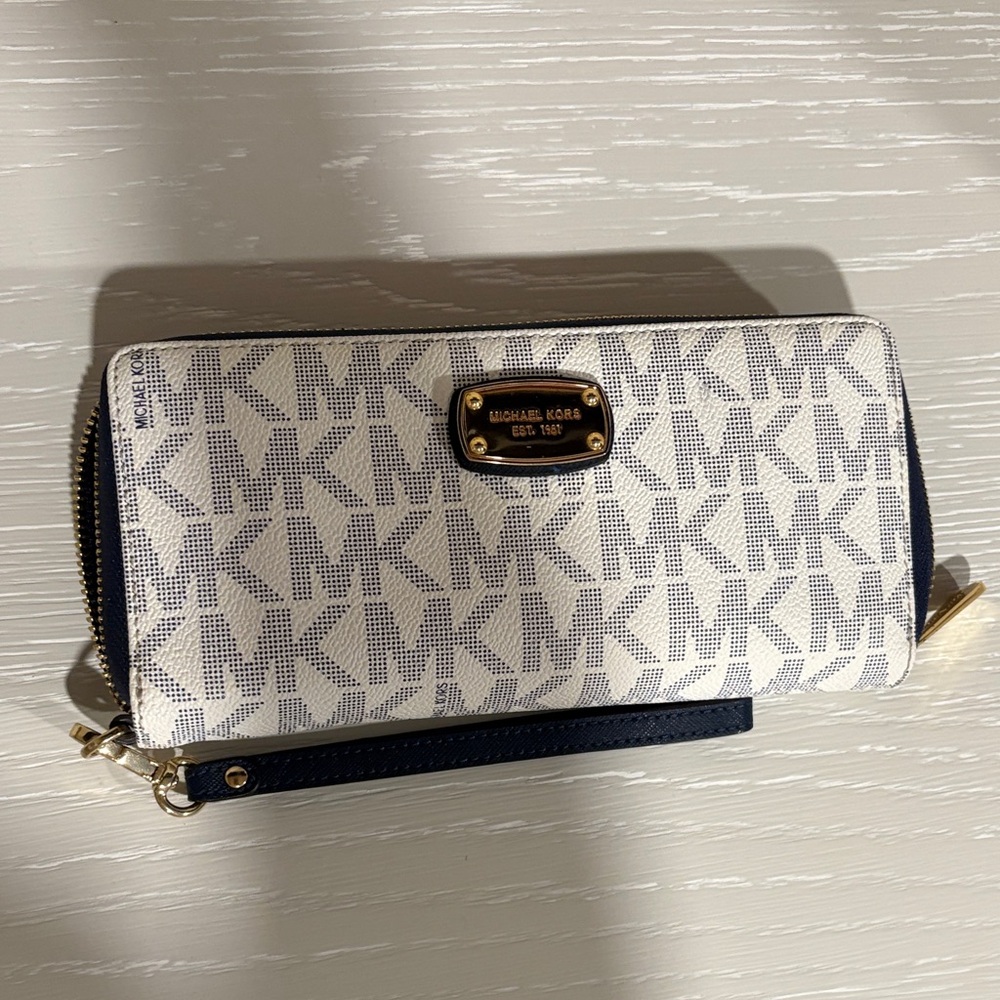 NWOT Michael Kors zip wallet